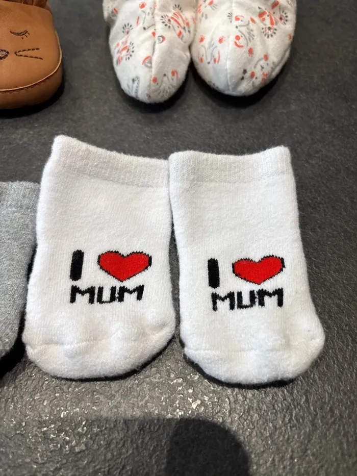 Lot chaussons/chaussettes - photo numéro 3