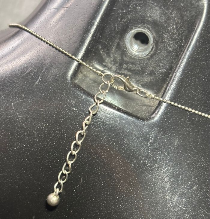 Sautoir argenté et blanc – Élégance intemporelle ✨ - photo numéro 6