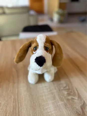 Peluche chien blanc et marron type basset ou Cocker – Très bon état
