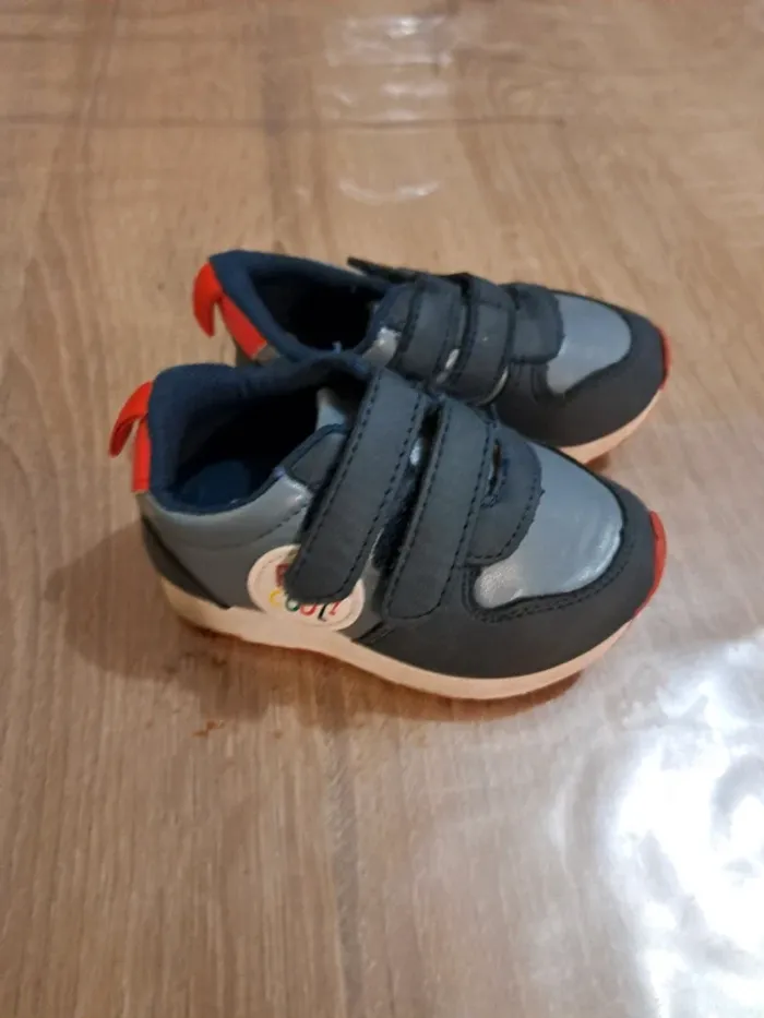 Baskets In Extenso grise et rouge taille 18