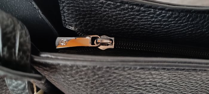 Sac bandoulière noir avec sa trousse laphrodite - photo numéro 8