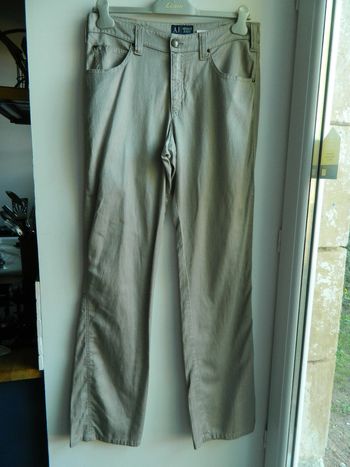 Pantalon coupe droite T 31 "Armani Jeans"