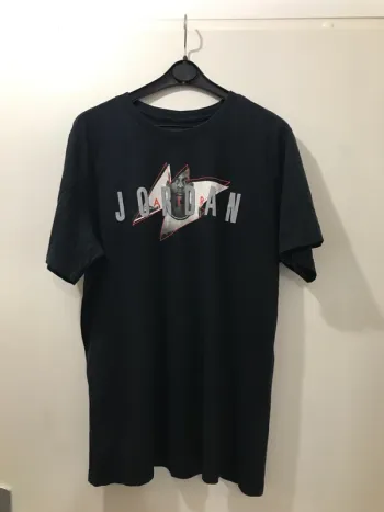 T-shirt 👕 Nike air Jordan noir blanc imprimer taille M