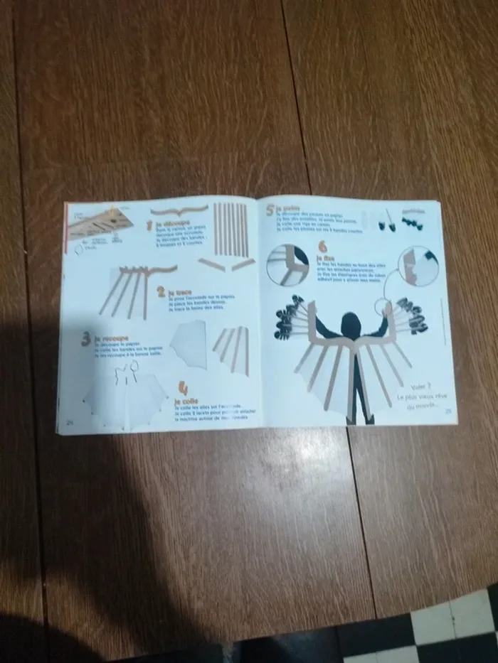 Livre petite main tous en l'air - photo numéro 14