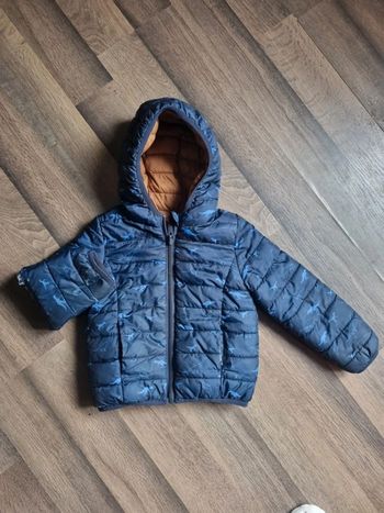 Doudoune légère réversible dinosaures / camel. Garçon. Taille 2/3 ans. Okaïdi. BE