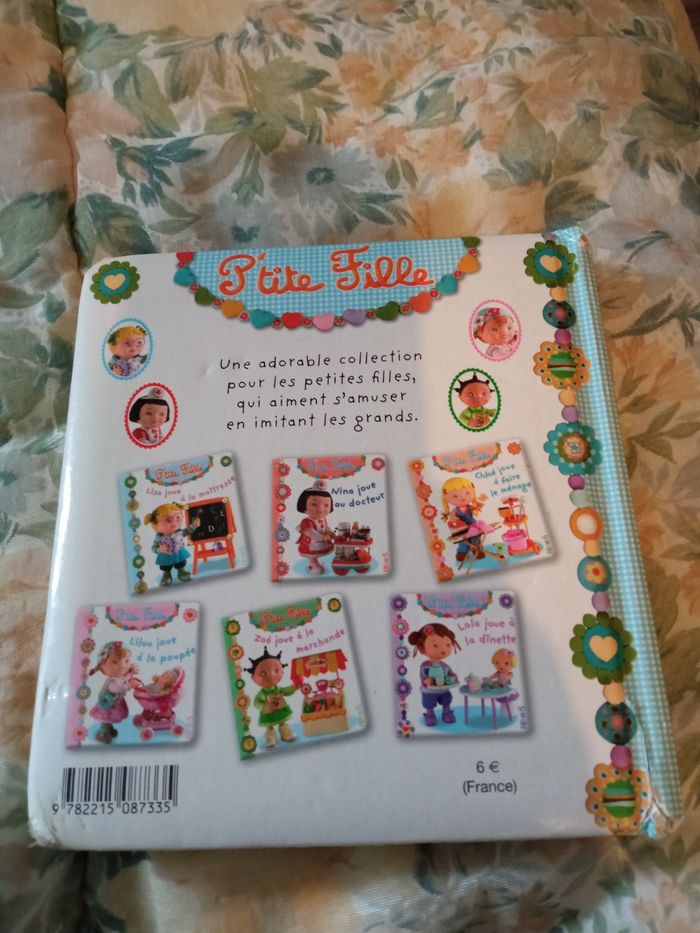 P'tite fille, lisa joue à la maîtresse - photo numéro 2