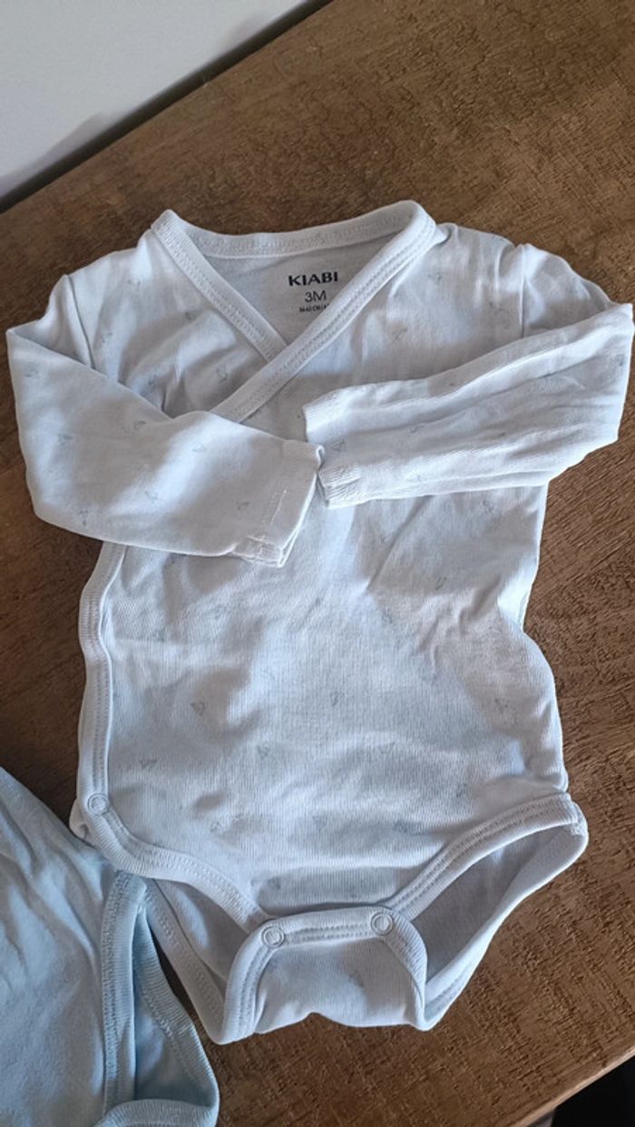 Lot 2 bodys blanc/bleu 3 mois - photo numéro 3