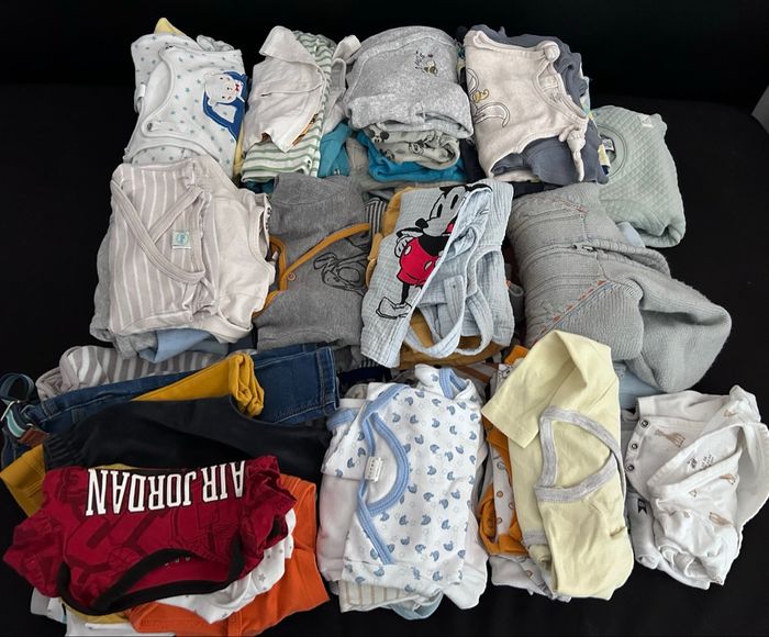 Lot 105 vêtements garçon 3 mois