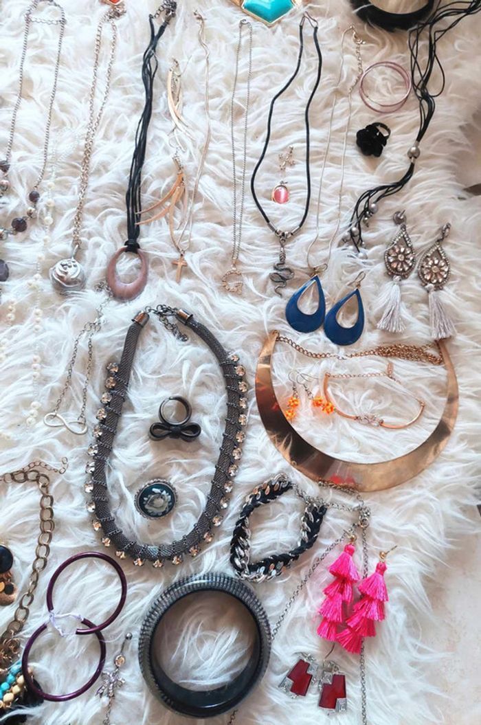 Gros lot bijoux + de 70 (boucles d'oreilles, bracelets, bagues, colliers) H&M Claire's Yves Rocher idéal lot revendeur 💍 - photo numéro 8