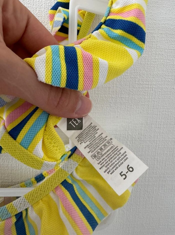 Maillot de bain 2 pièces - taille 5/6 ans 🌸 - photo numéro 2