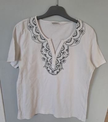 T-shirt Damart taille 38 blanc, devant fantaisie