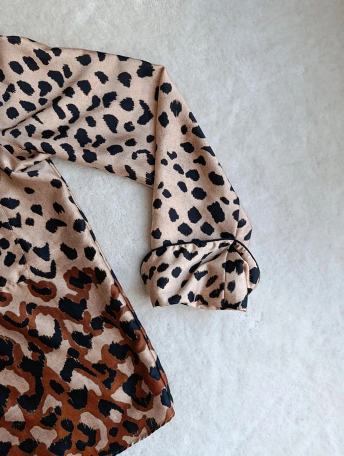 Chemisier style haut de pyjama satiné léopard Mango L - photo numéro 8