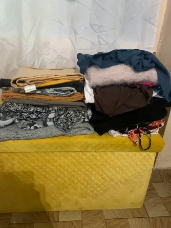 Lot 25 pièces très bon état taille S-M