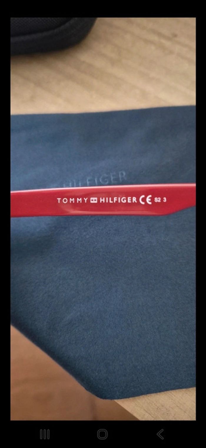 Lunettes de soleil Tommy Hilfiger - photo numéro 4