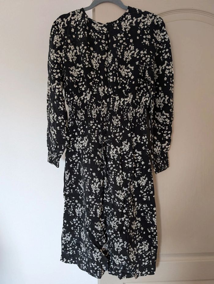 Jolie robe noire et blanche fleurie Kookaï - photo numéro 2