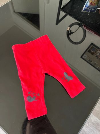 Petit legging Disney rouge taille 3 mois
