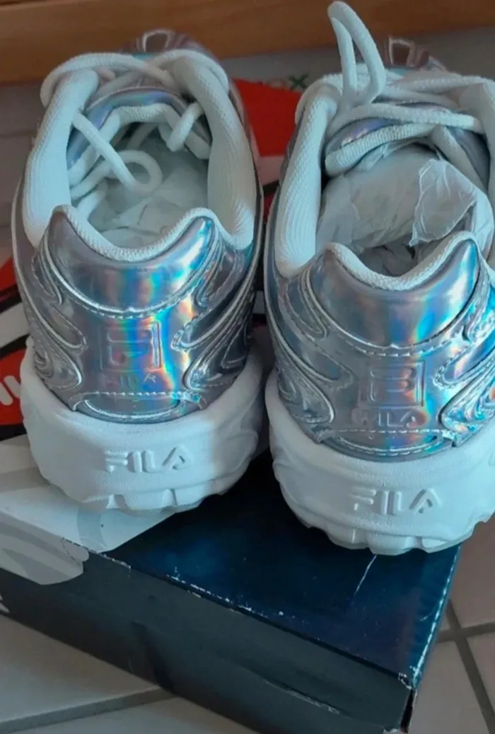 Belles baskets neuves 37 Fila argent - photo numéro 4