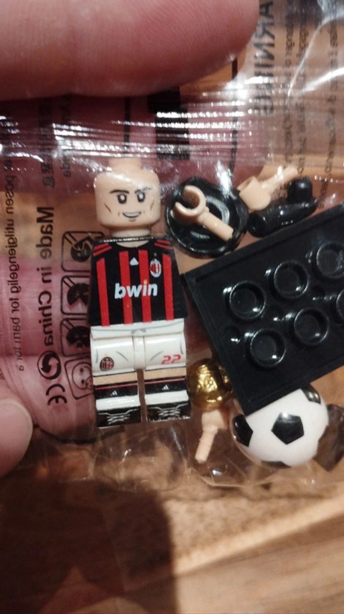 Personnage type Lego football neuf Kaka Milan AC