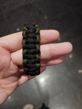 Bracelet de survie paracorde femme kaki et noir