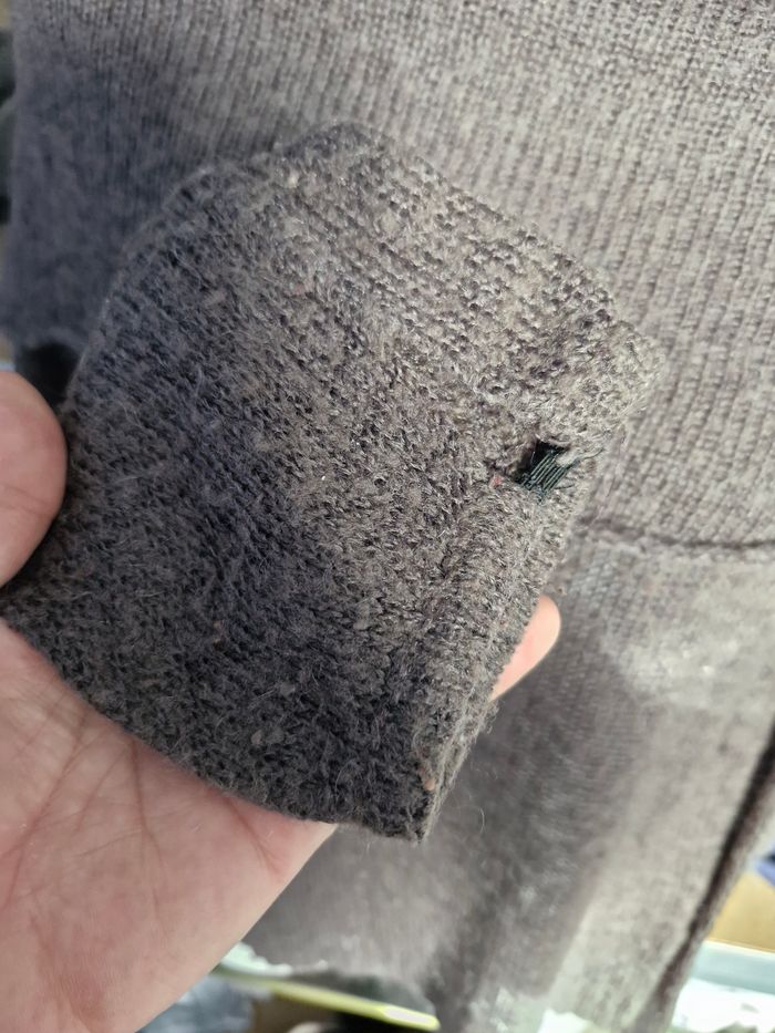 Superbe pull col réversibke épaules, manches asymétriques - photo numéro 3