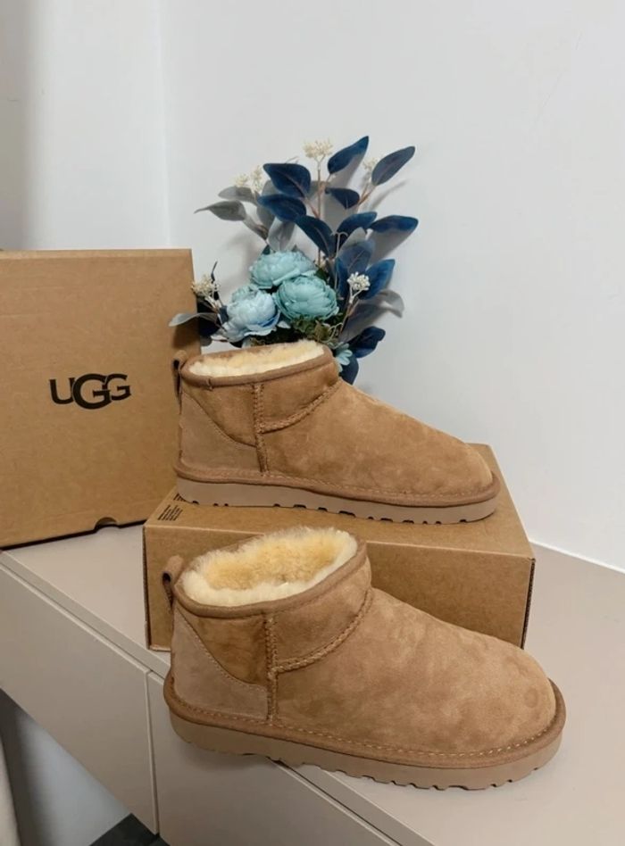 Uggs mini Taille 39 - photo numéro 2