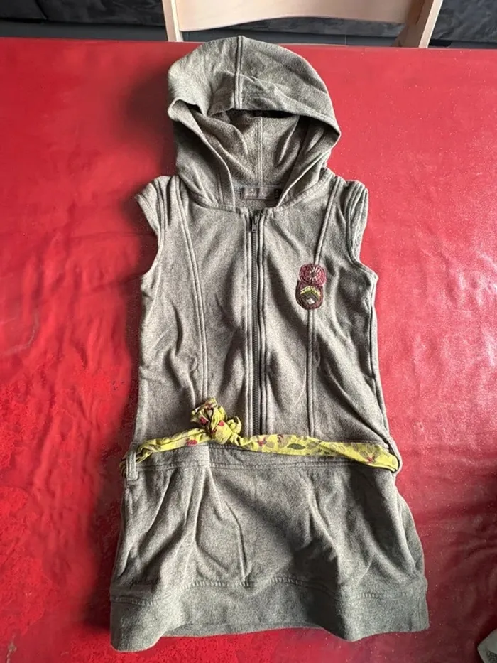 Robe à capuche sans manches 6 ans