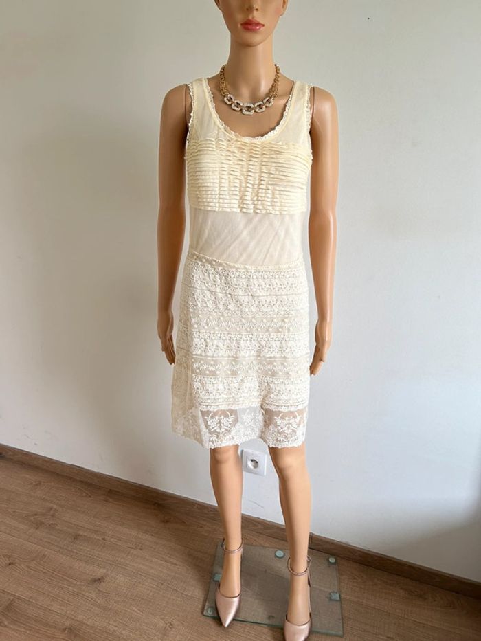 Robe jaune beige avec dentelle Massimo Dutti taille S jamais portée - photo numéro 3