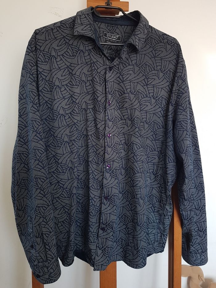 Chemise homme tons bleus. Studio Armand Thiery. Taille XXL.