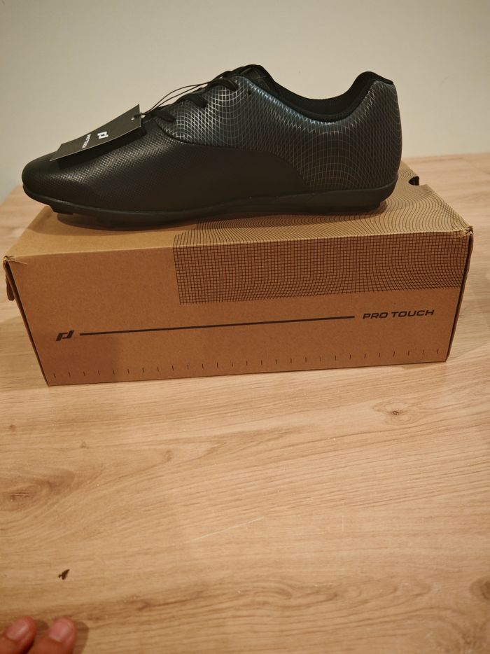 Chaussures de football homme taille 46 - photo numéro 7