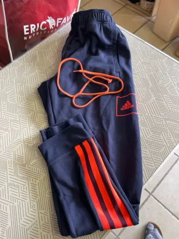 Pantalon jogging taille M Adidas