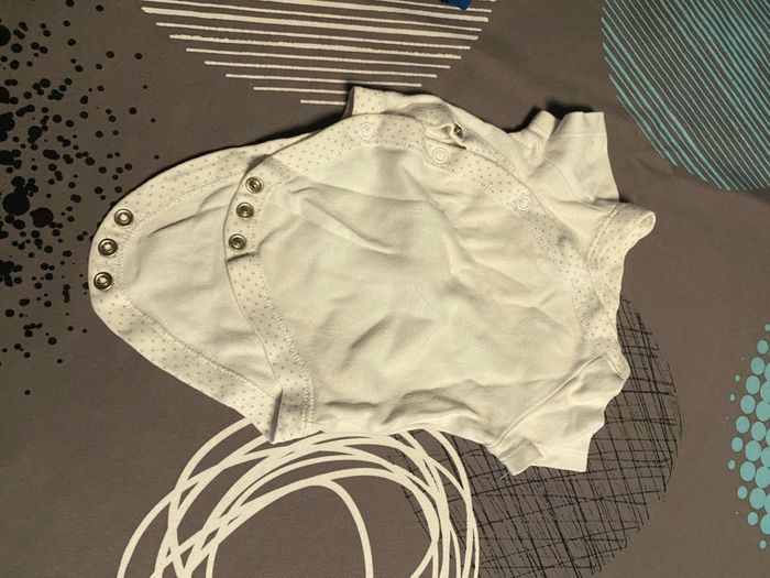 Vêtements de bébé taille 1 mois - photo numéro 5