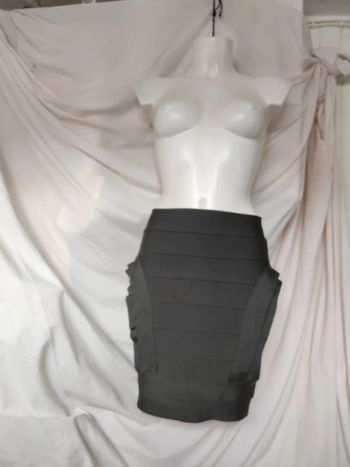 Jupe mi-longue moulante