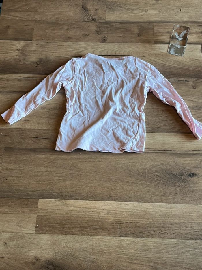 Je vend un manche longue fille 3 ans 94 cm très  bon état - photo numéro 2