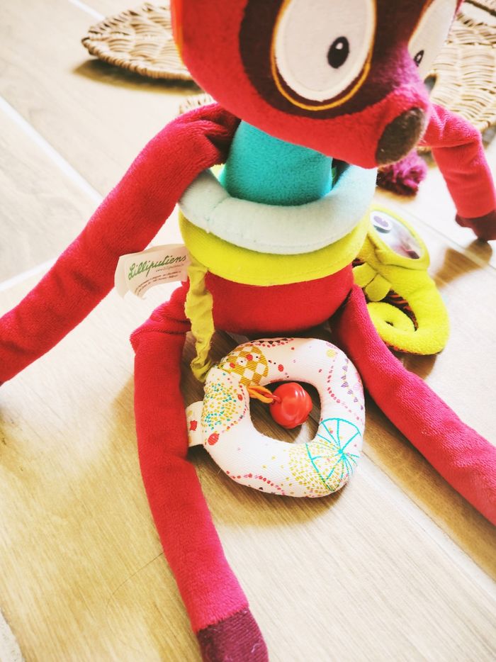 🦨Peluche doudou multi activités sensorielles Georges acti Lemurien marque Lilliputiens - photo numéro 2
