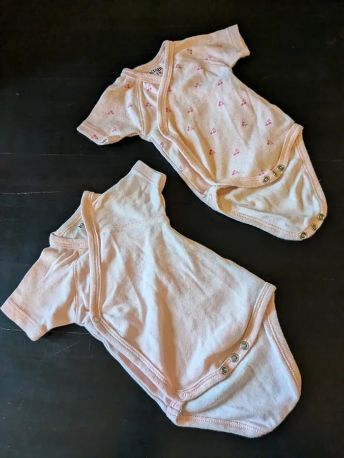 Lot 2 bodies 1mois