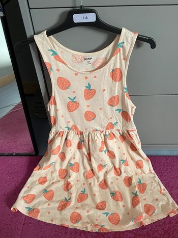 Robe couleur abricot, motif fraise, fille