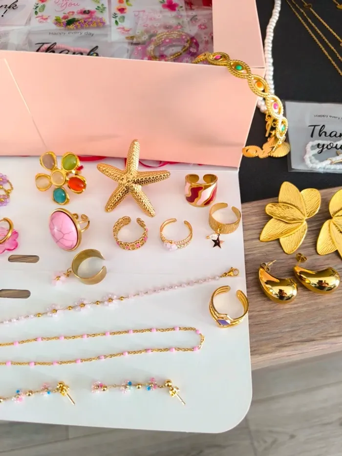 Lot de 40 bijoux dorés, blancs et roses - photo numéro 20