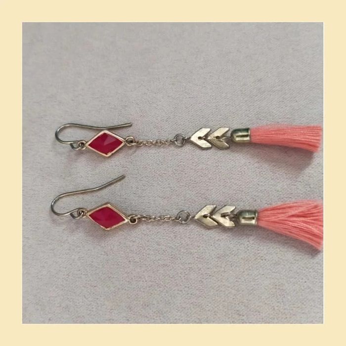 Boucles d’oreilles vintage pompons corail et perles géométriques - photo numéro 4