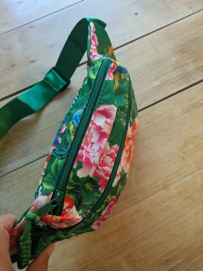 Sac banane fleuri vert – festival, voyage, sport, pratique, tendance - photo numéro 3