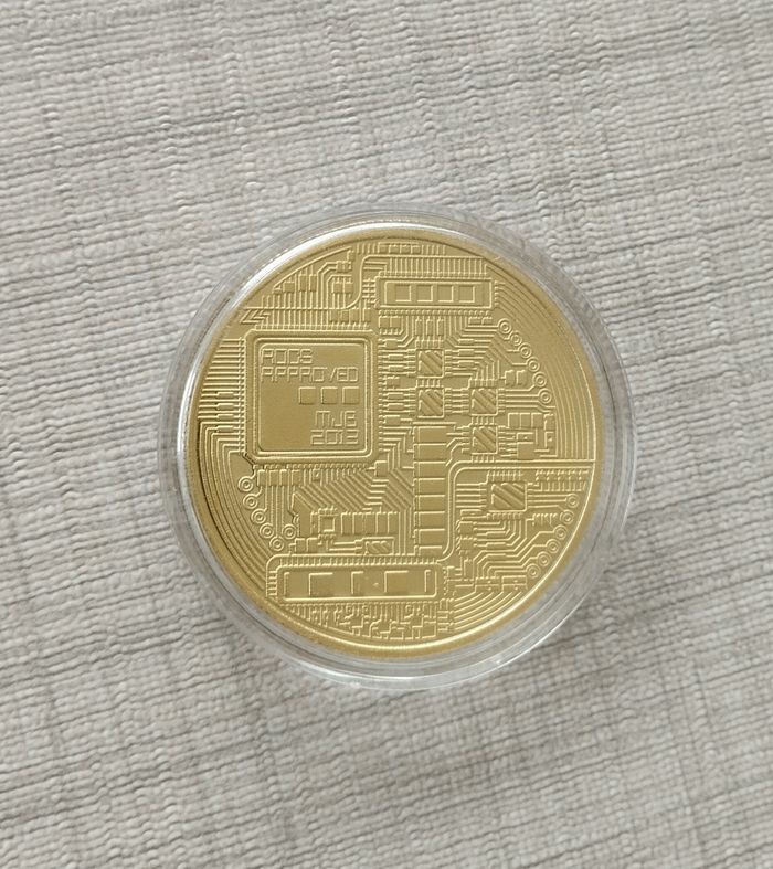 Pièce Bitcoin plaquée or - photo numéro 2