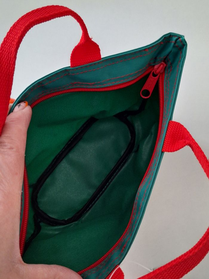 Sacoche imperméable zippée verte et rouge pour enfant - photo numéro 3