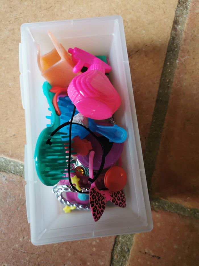 Lot de 14 accessoires en plastique pour poupée - photo numéro 4