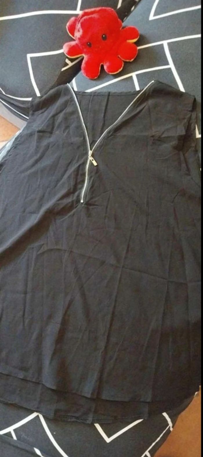 Haut noir a fermeture T48