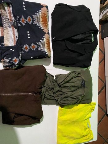 2€ la veste plusieurs marques taille M ( le lot 10€. )