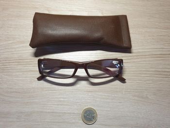 Magnifiques lunettes correction 1.5 neuves avec étui