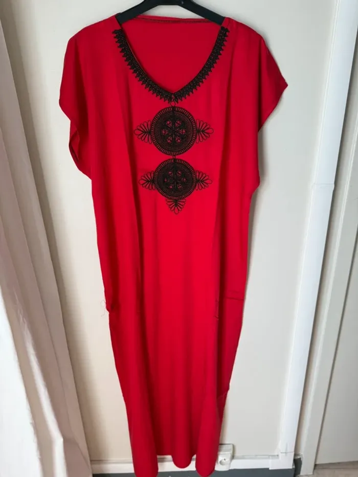 Djellaba rouge et noir