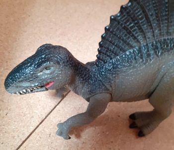 Dinosaure sonore et lumineux