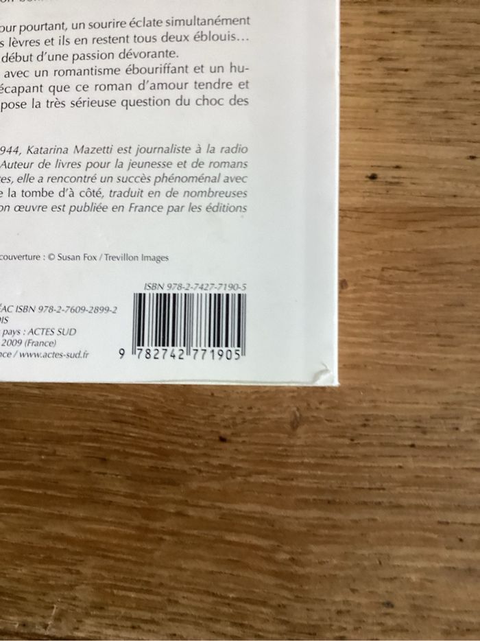 Livre « le mec de la tombe d’à côté » Katarina Mazetti - photo numéro 3