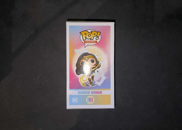 Figurine Funko Pop / Wonder Woman 361 / WW84 / Dc Comics / Fall Convention 2020 Gitd - photo numéro 4