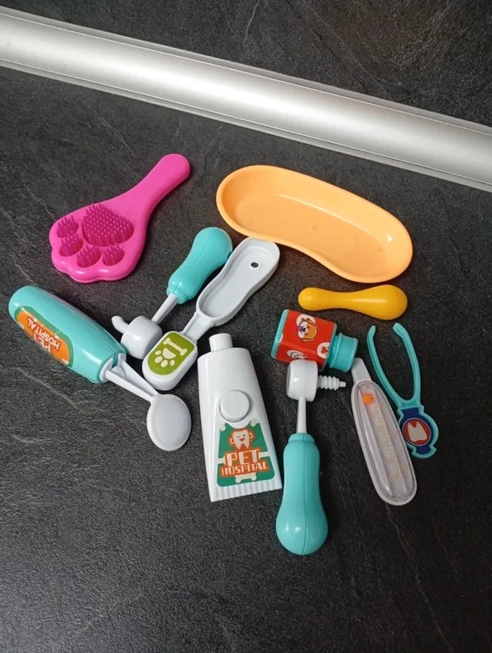 Lot jouets accessoires dentiste, vétérinaire, docteur